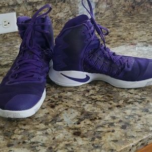 LADIES NIKE HYPERDUNK BASKETBALL SHOES